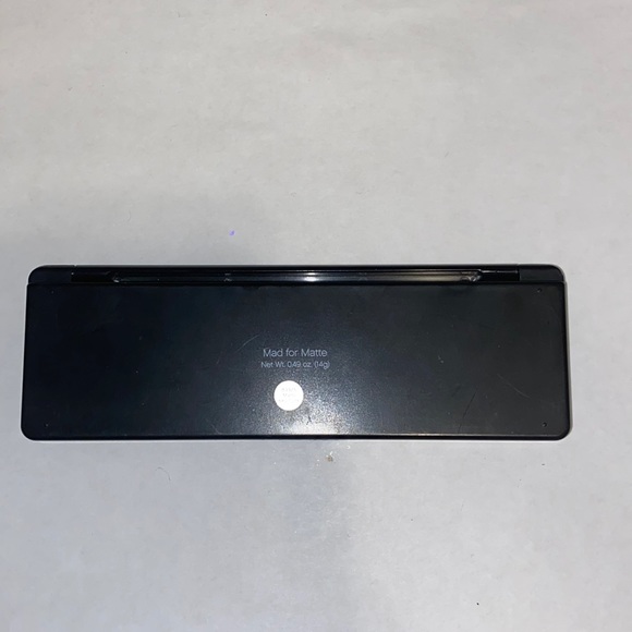 Elf eyeshadow palette - mad for matte - Picture 2 of 3